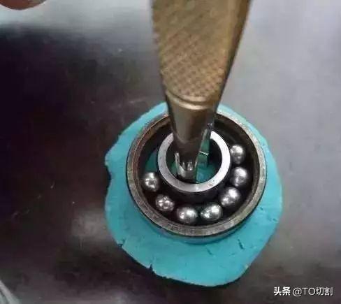 轴承里的滚珠是怎样放进去的?这篇文章解开你的疑惑