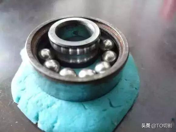 轴承里的滚珠是怎样放进去的?这篇文章解开你的疑惑