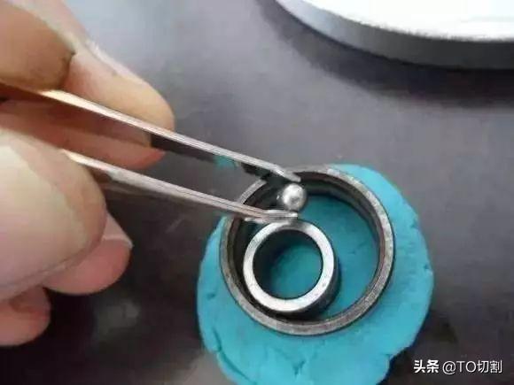 轴承里的滚珠是怎样放进去的?这篇文章解开你的疑惑